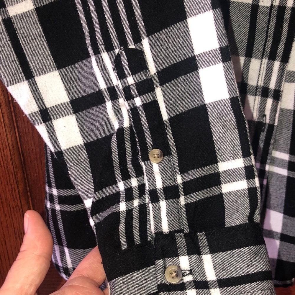 JACHS Girlfriend Black and White Boxy Button Down Shirt - Picture 7 of 7